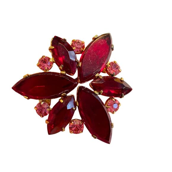 Red & pink rhinestones brooch on goldtone pin flower motif vintage mid century - Picture 5 of 7